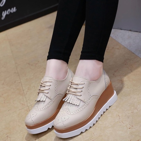 Saddle Shoes White and Beige Wedge Heels With Tassels Size 6 - Picture 2 of 7